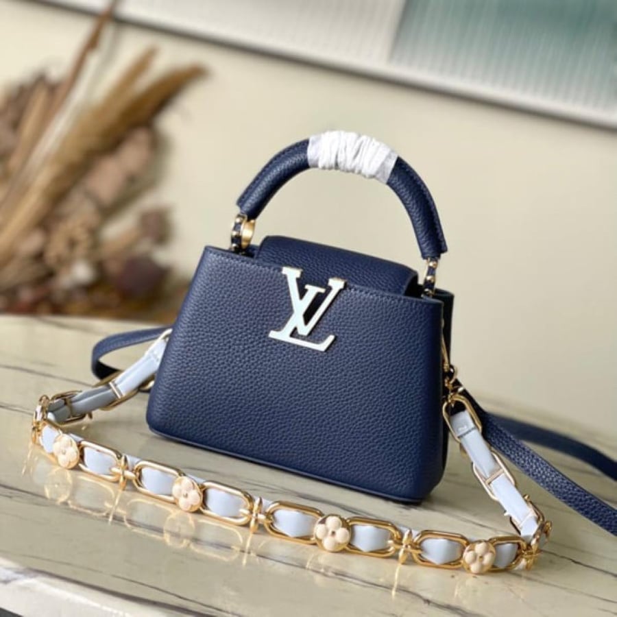 Louis Vuitton size 21 cm