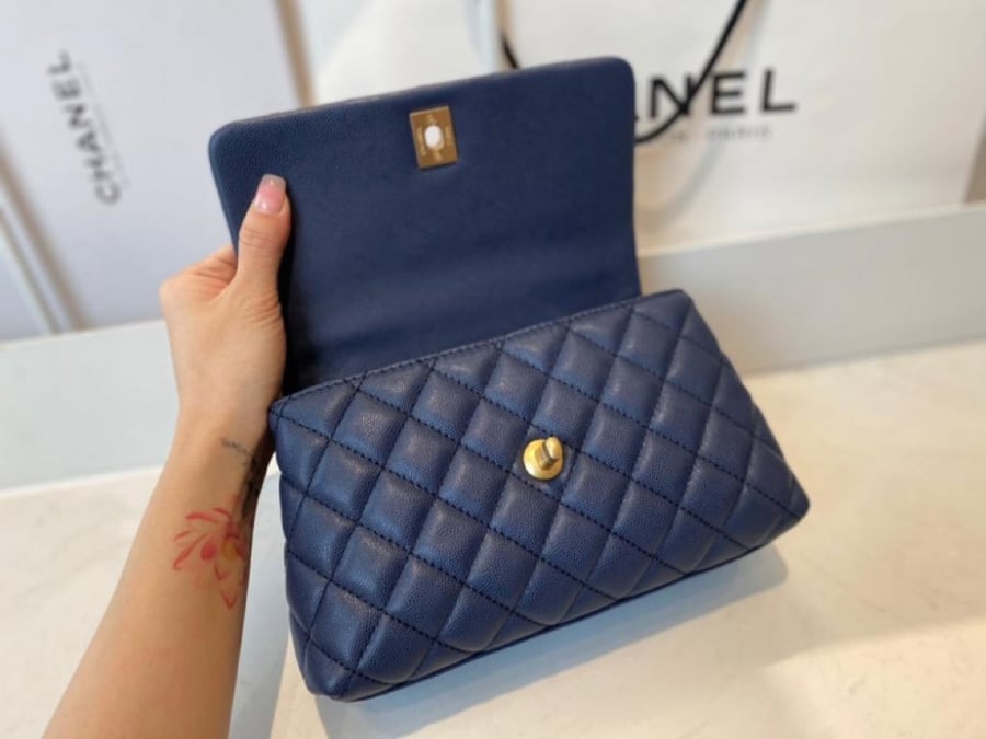 Chanel size 23 cm