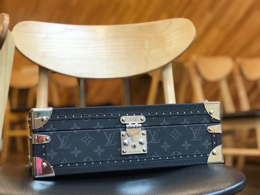 Louis Vuitton box size 34-18