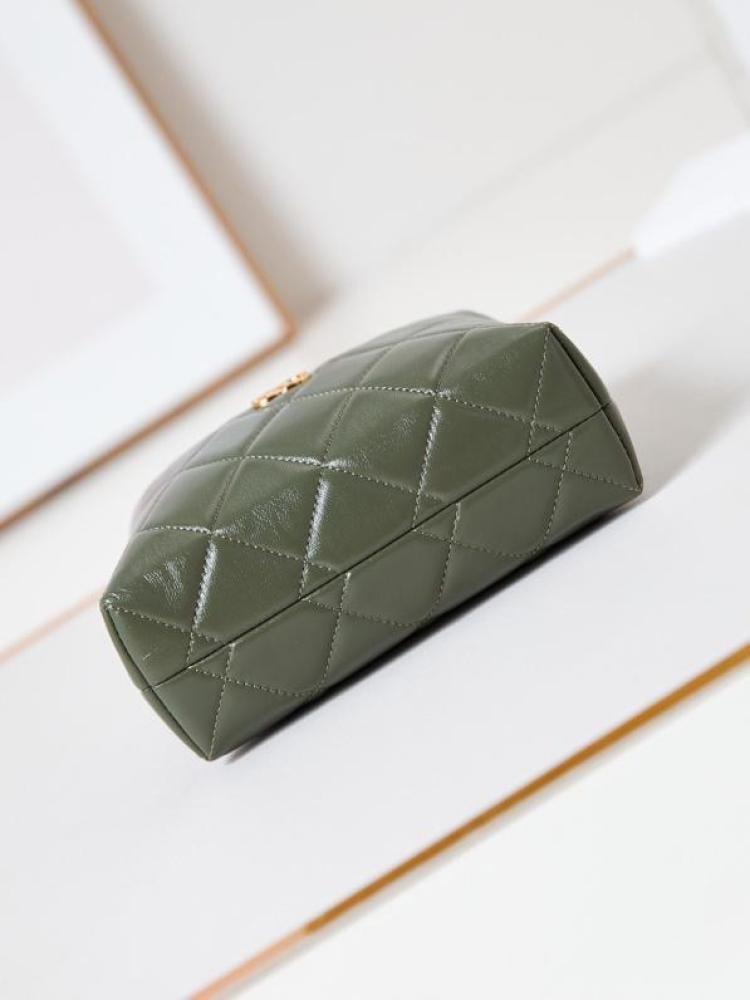 Chanel size 18.5 cm