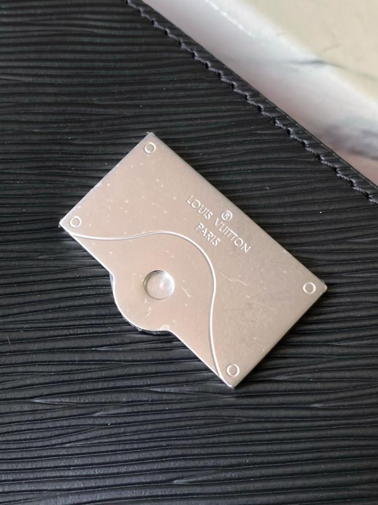 Louis Vuitton size 20 cm