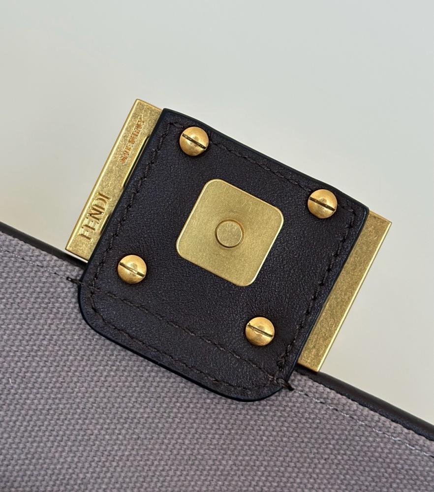 فندي مقاس 19.5/11 cm