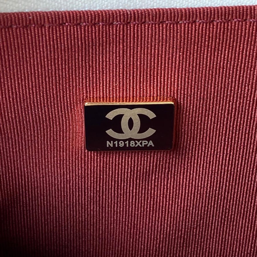 Chanel size 18 cm