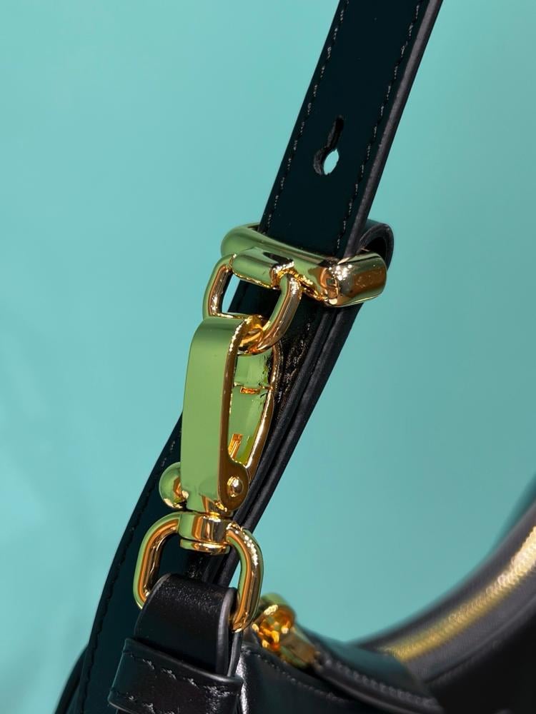 Prada 18 cm size