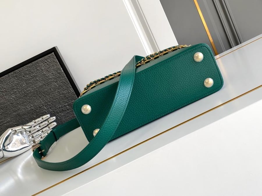 Louis Vuitton size 27 cm