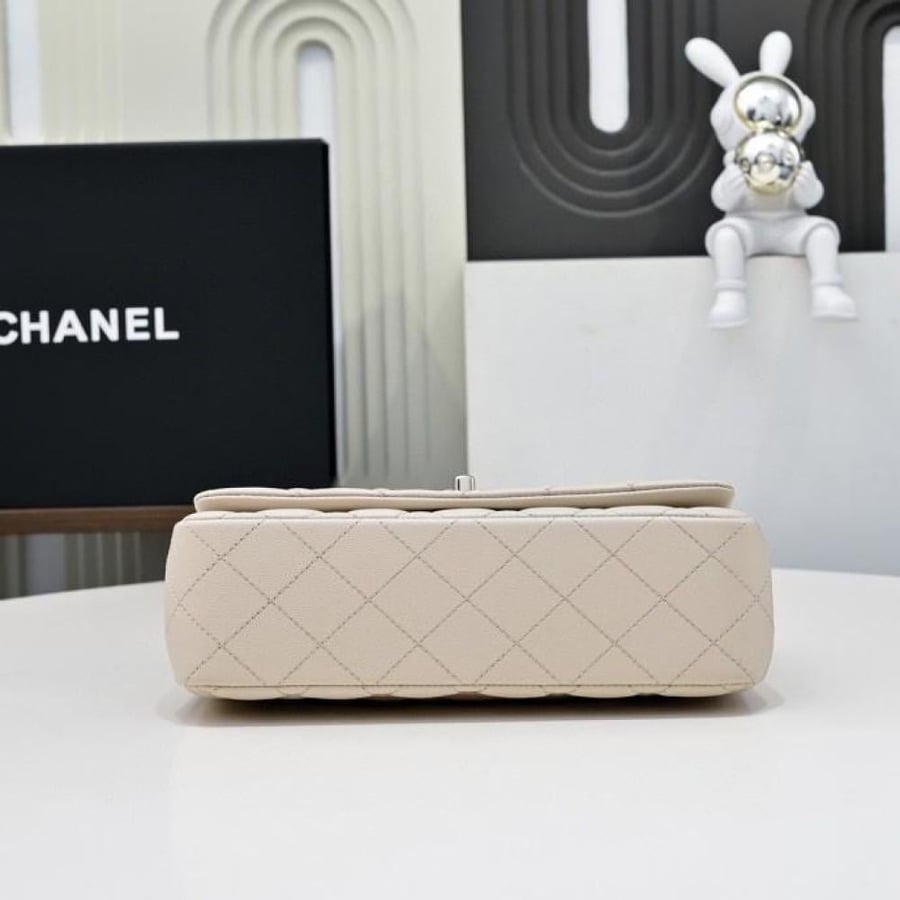 Chanel size 23 cm