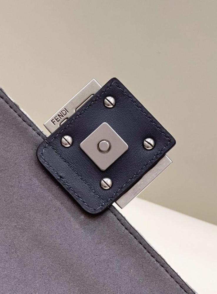 Fendi bag size 24 cm