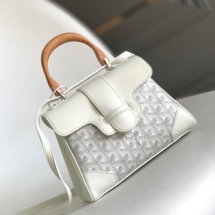 Goyard size 20 cm