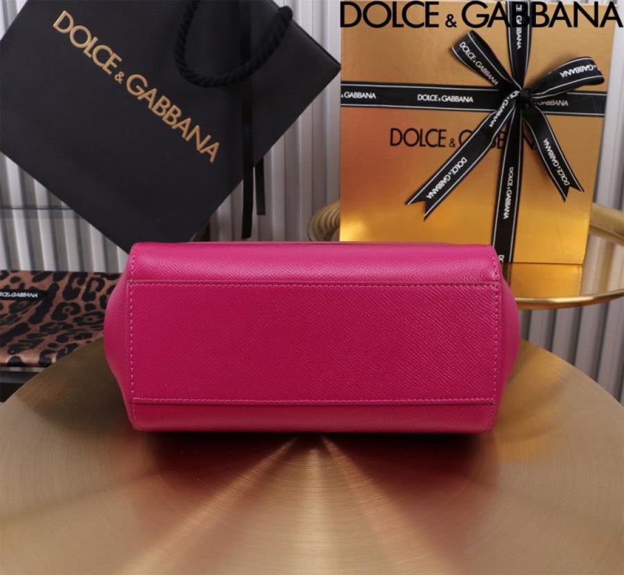 Dolce & Gabbana 20 cm size