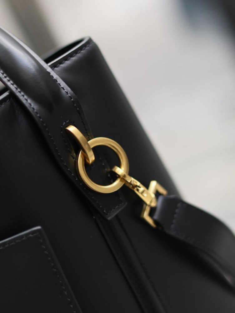 Saint Laurent size 26 cm
