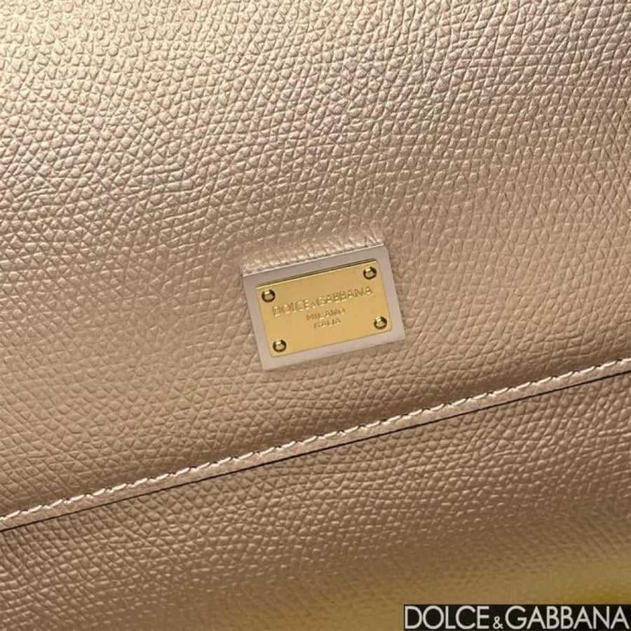 Dolce & Gabbana 20 cm size