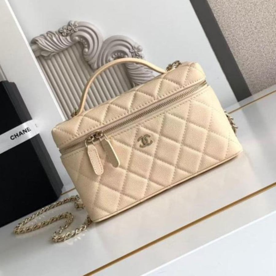 Chanel size 19.5 cm