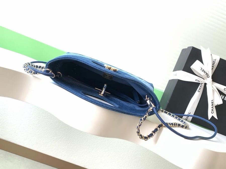 شانيل مقاس 23.5/22 cm