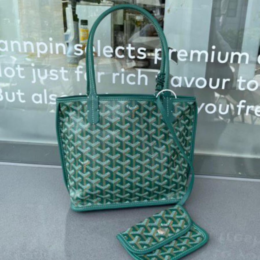 Goyard size 29 cm