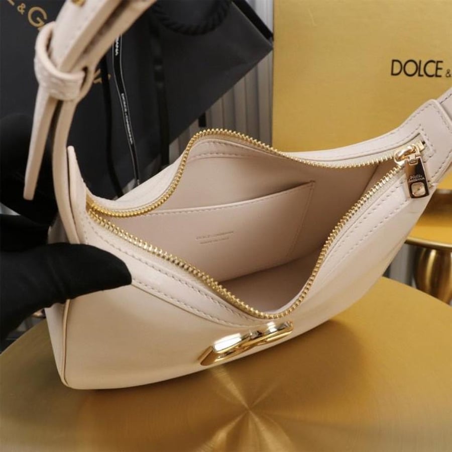Dolce & Gabbana 22 cm size