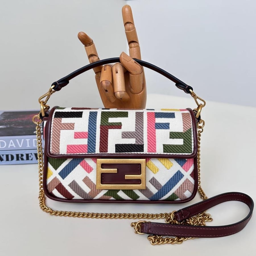 فندي مقاس 19.5/11 cm
