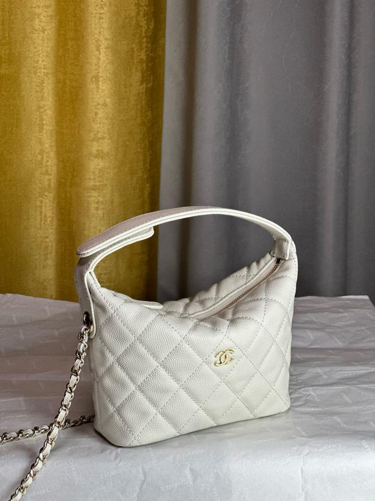 Chanel size 21.5 cm