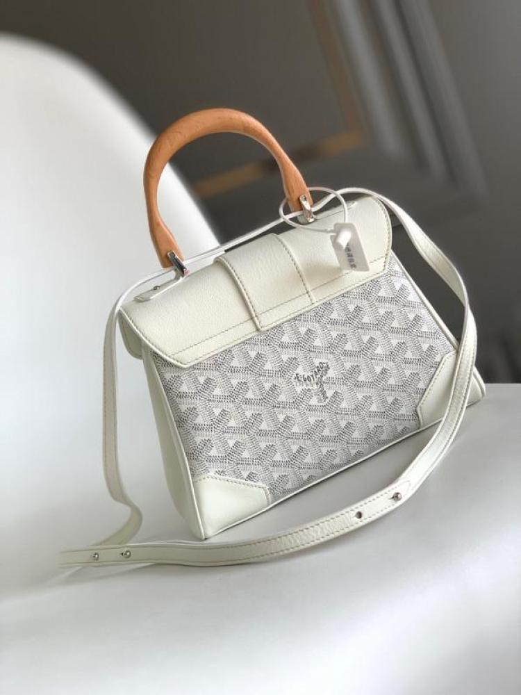 Goyard size 20 cm