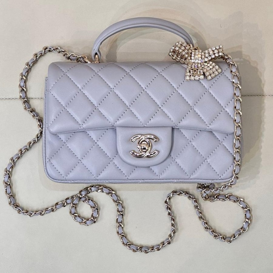 Chanel size 20 cm