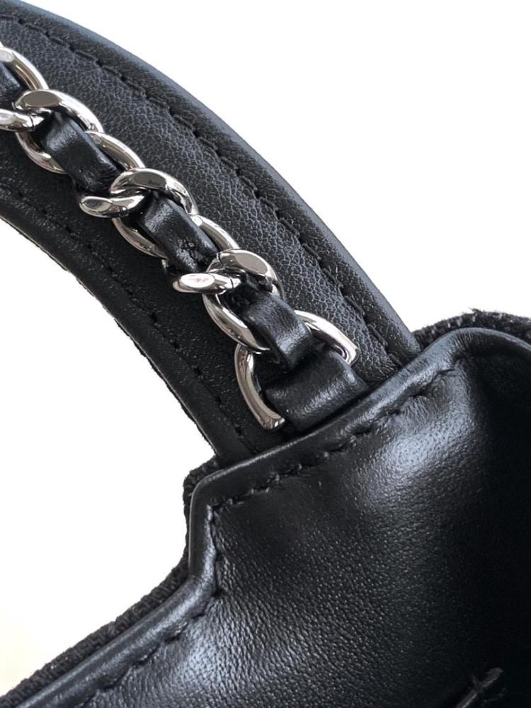 Chanel size 19 cm