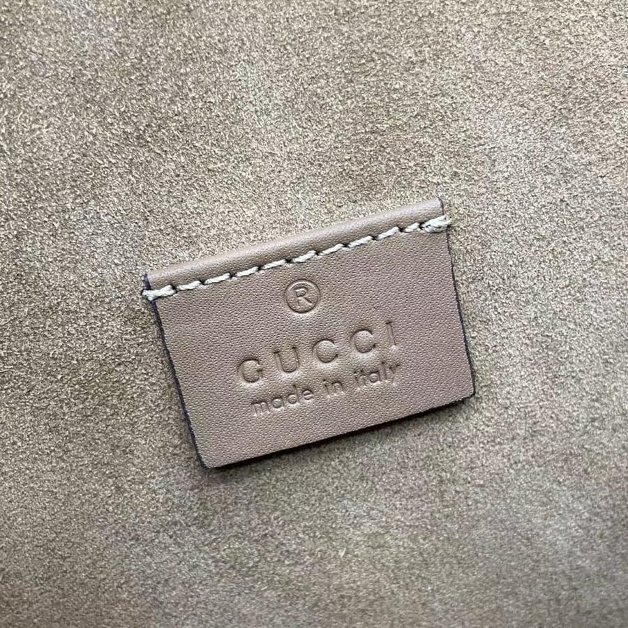Gucci 20 cm size