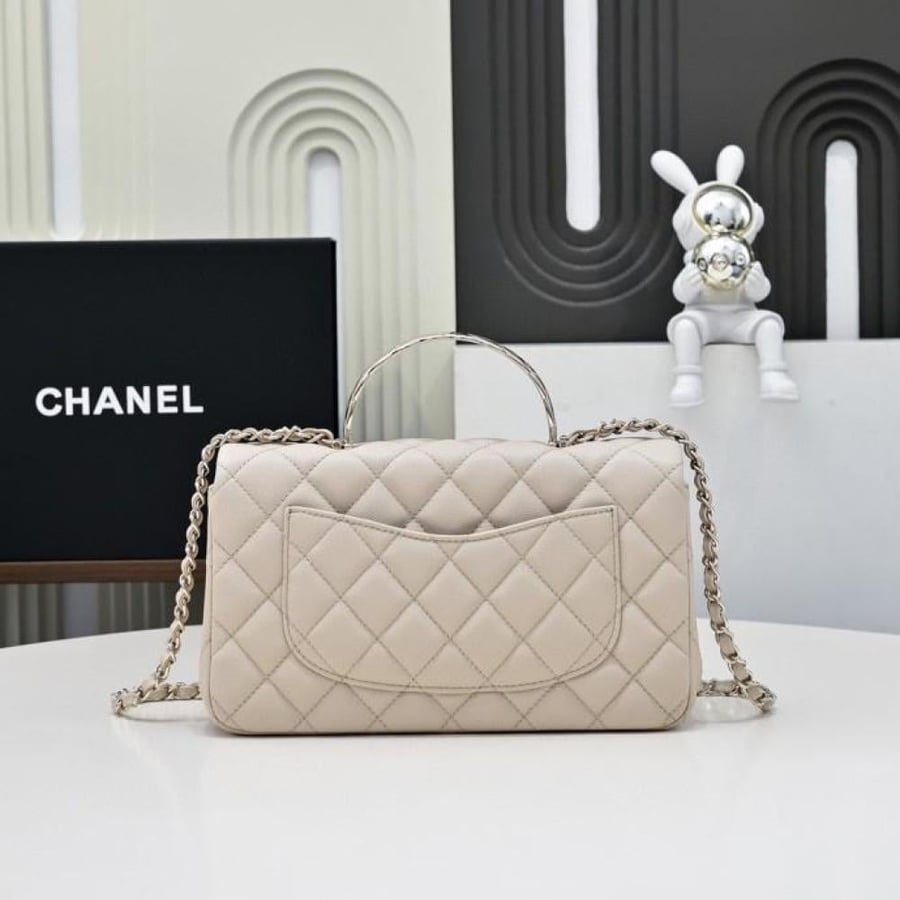Chanel size 23 cm