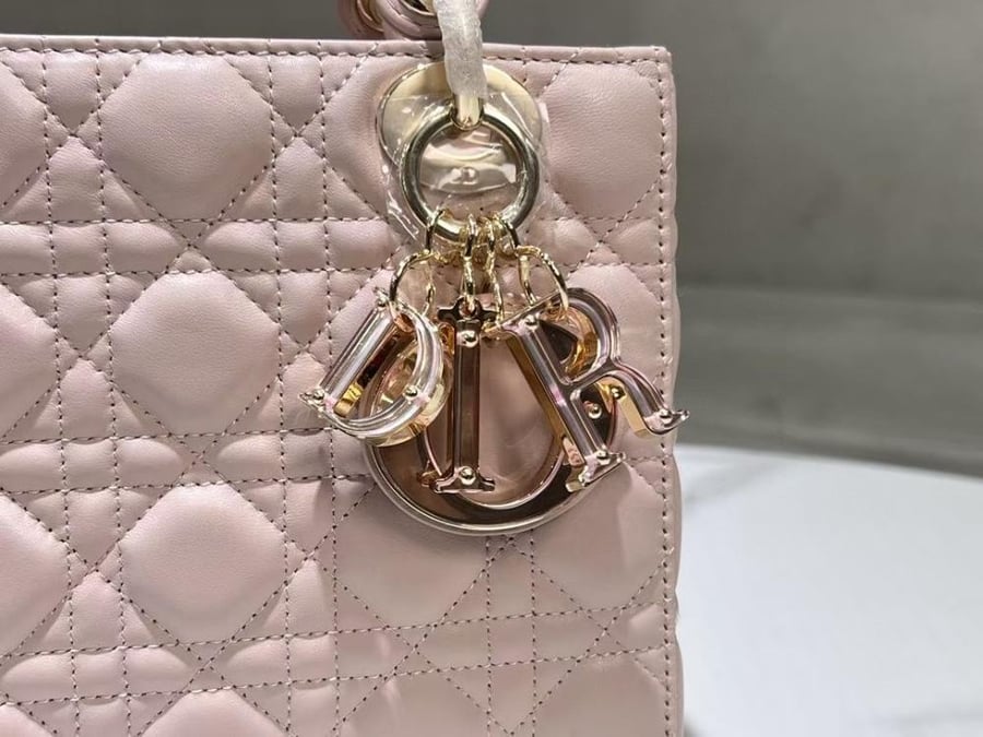 Lady Dior size 20 cm