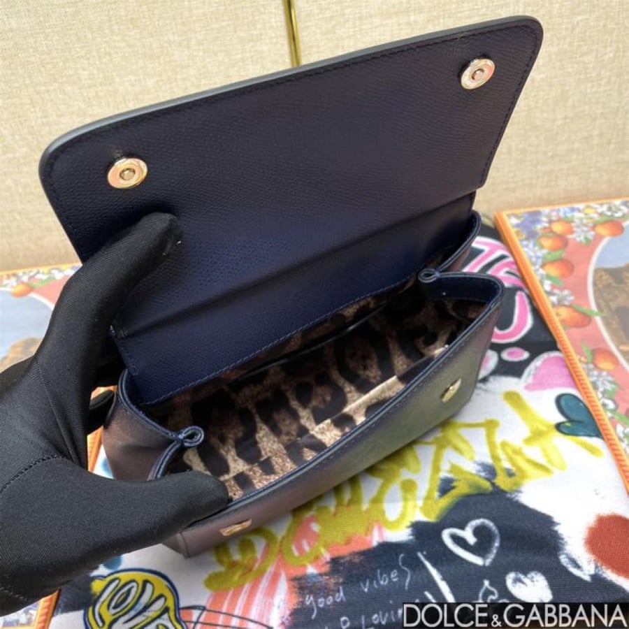 Dolce & Gabbana 20 cm size