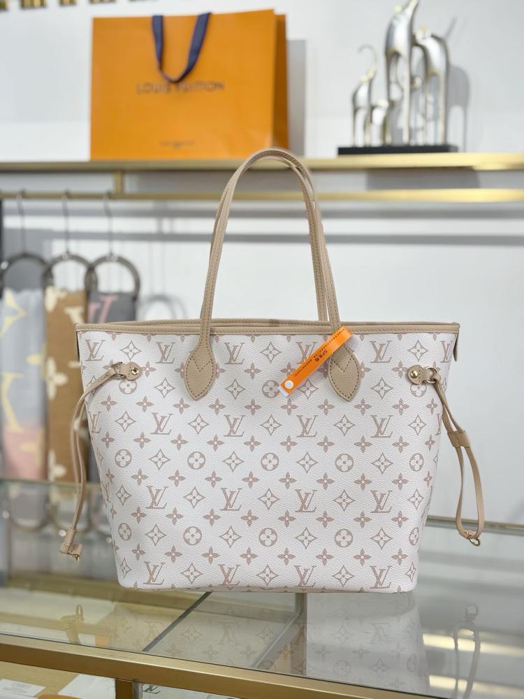 Louis Vuitton size 31 cm