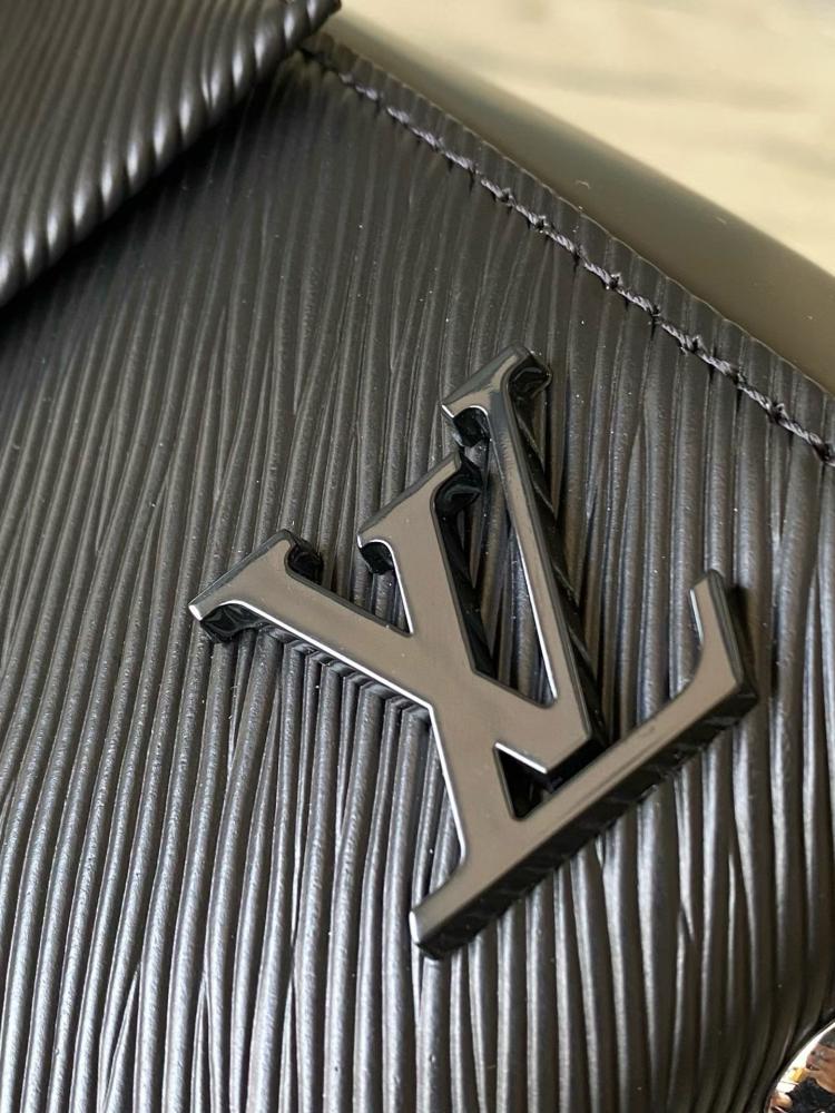 Louis Vuitton size 20 cm