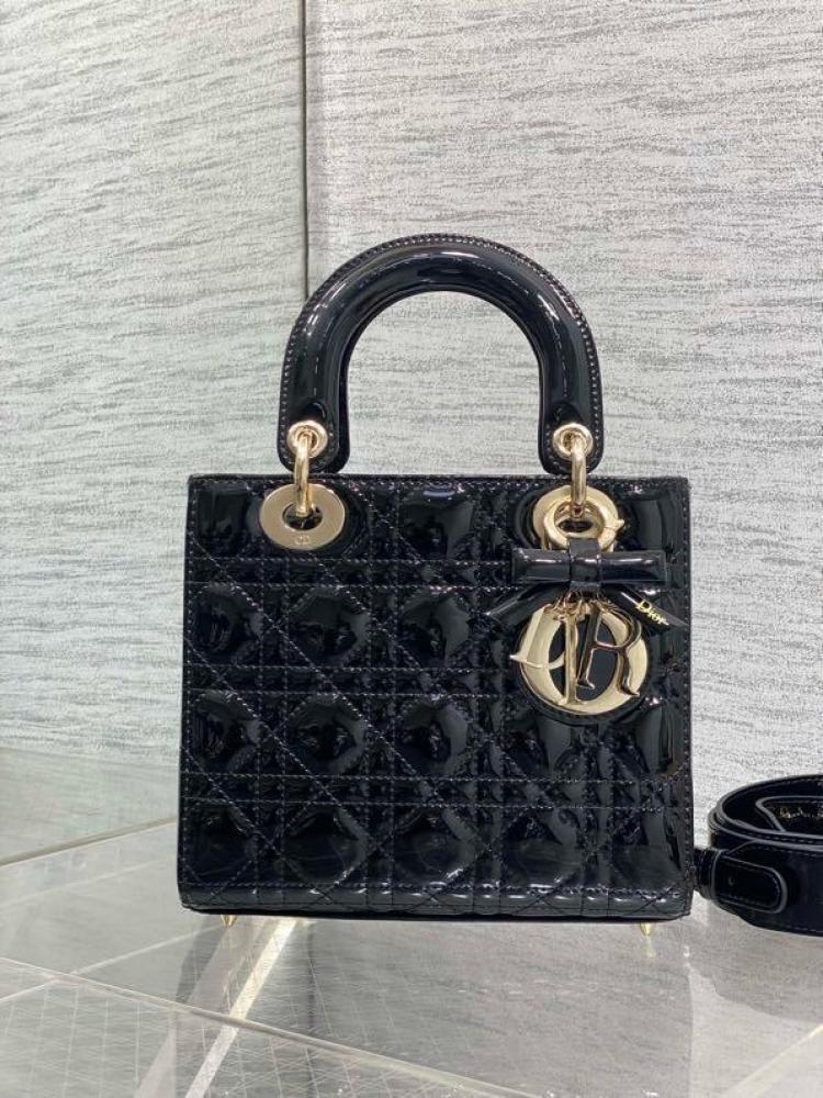 Lady Dior size 20 cm
