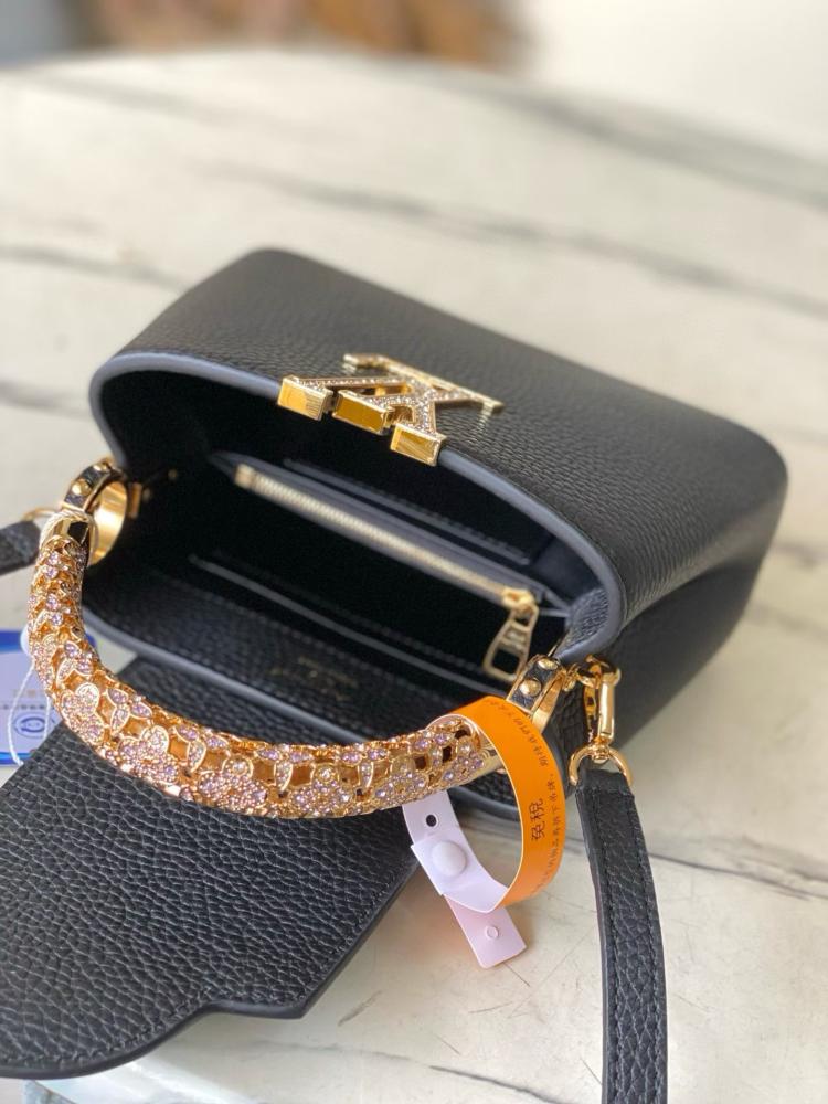 Louis Vuitton size 21 cm