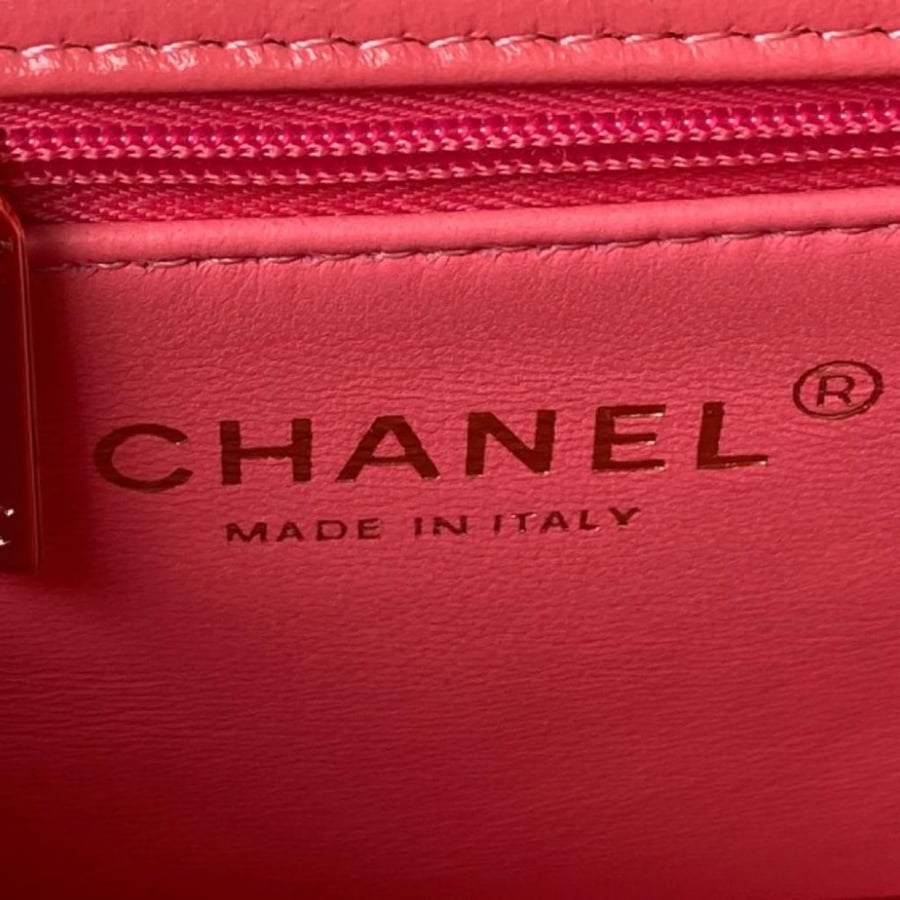 Chanel size 20 cm