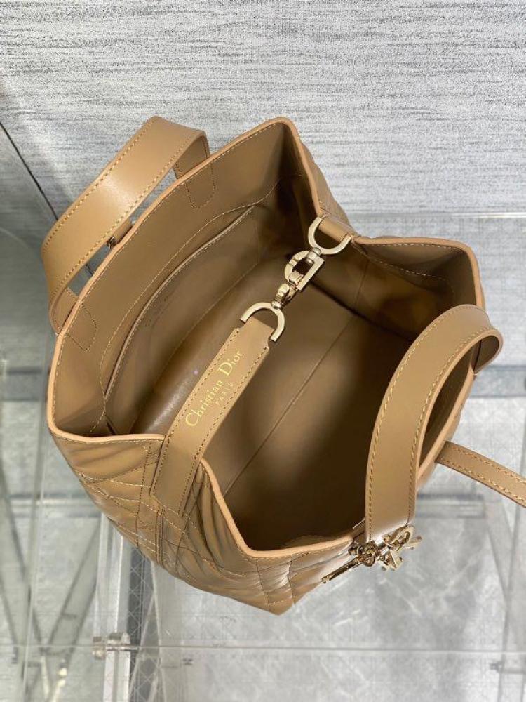 House size 22 cm