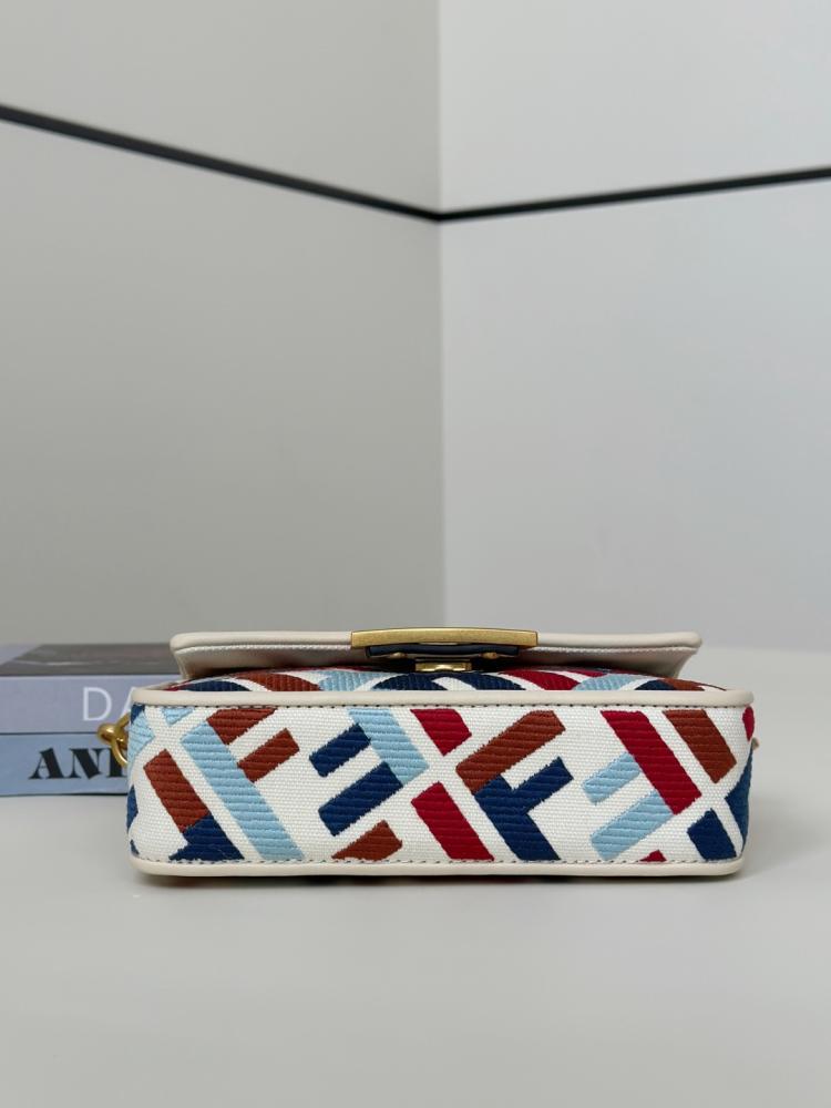 فندي مقاس 19.5/11 cm
