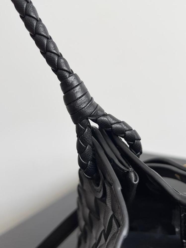 Boutique size 21 cm