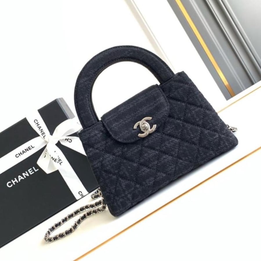 Chanel size 19 cm