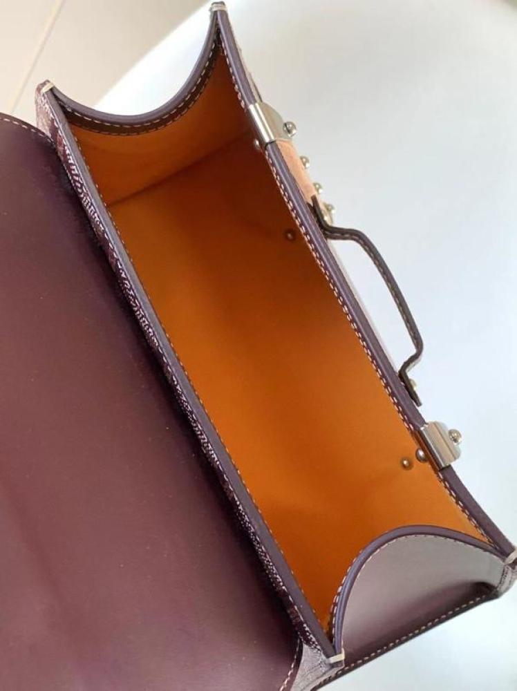 Goyard size 20 cm