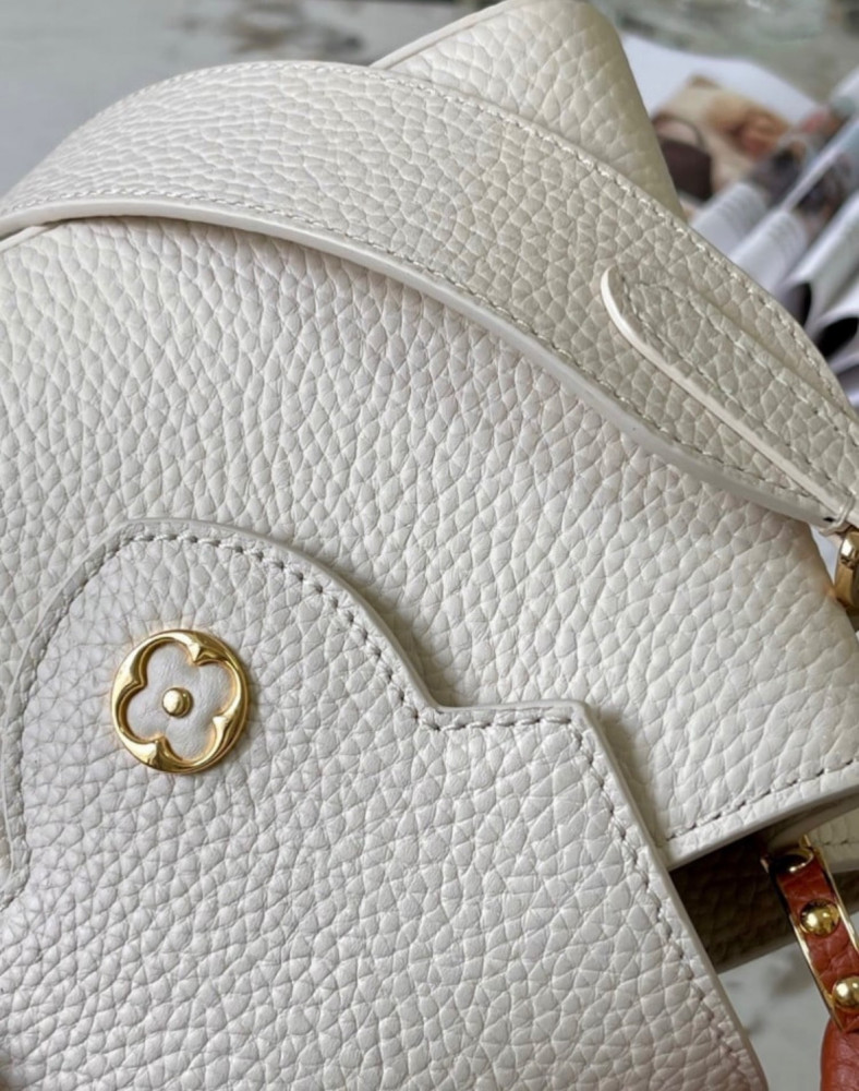 Louis Vuitton size 21 cm