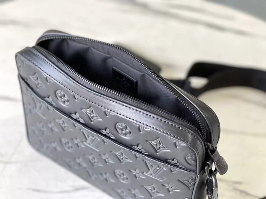 Louis Vuitton size 25 cm