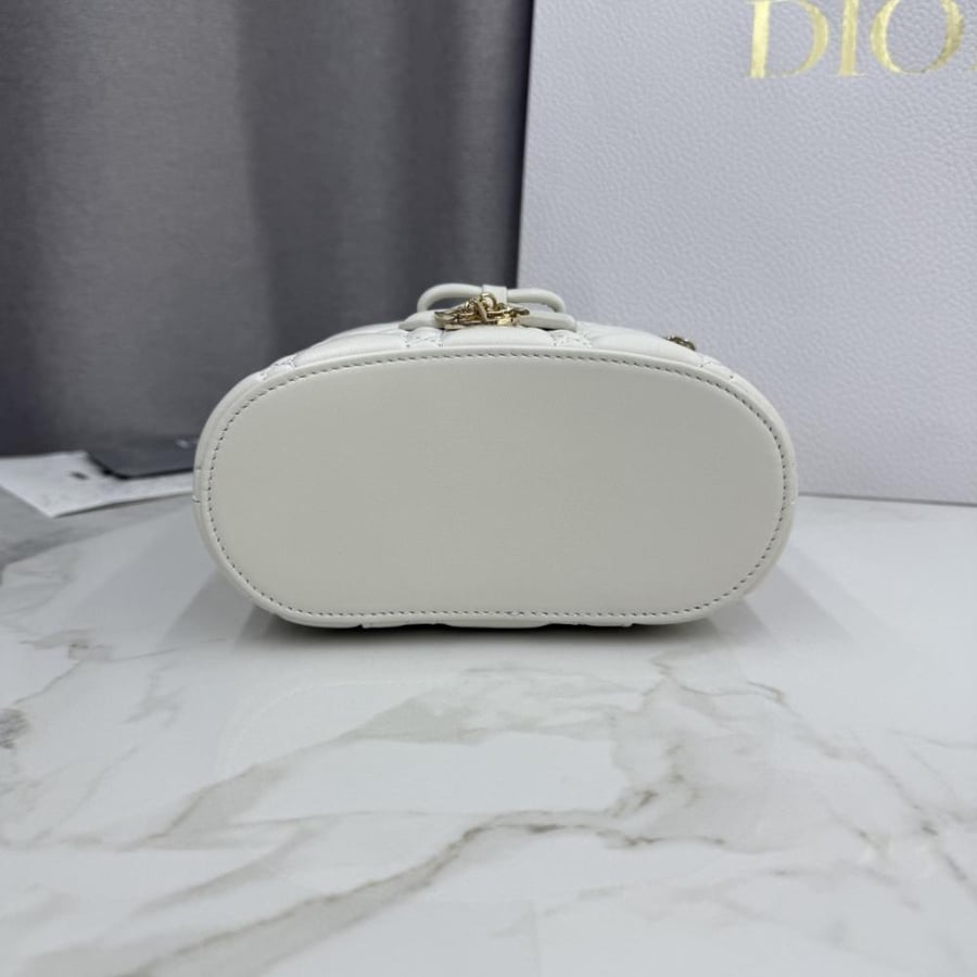 Diors size 17/10.5 cm