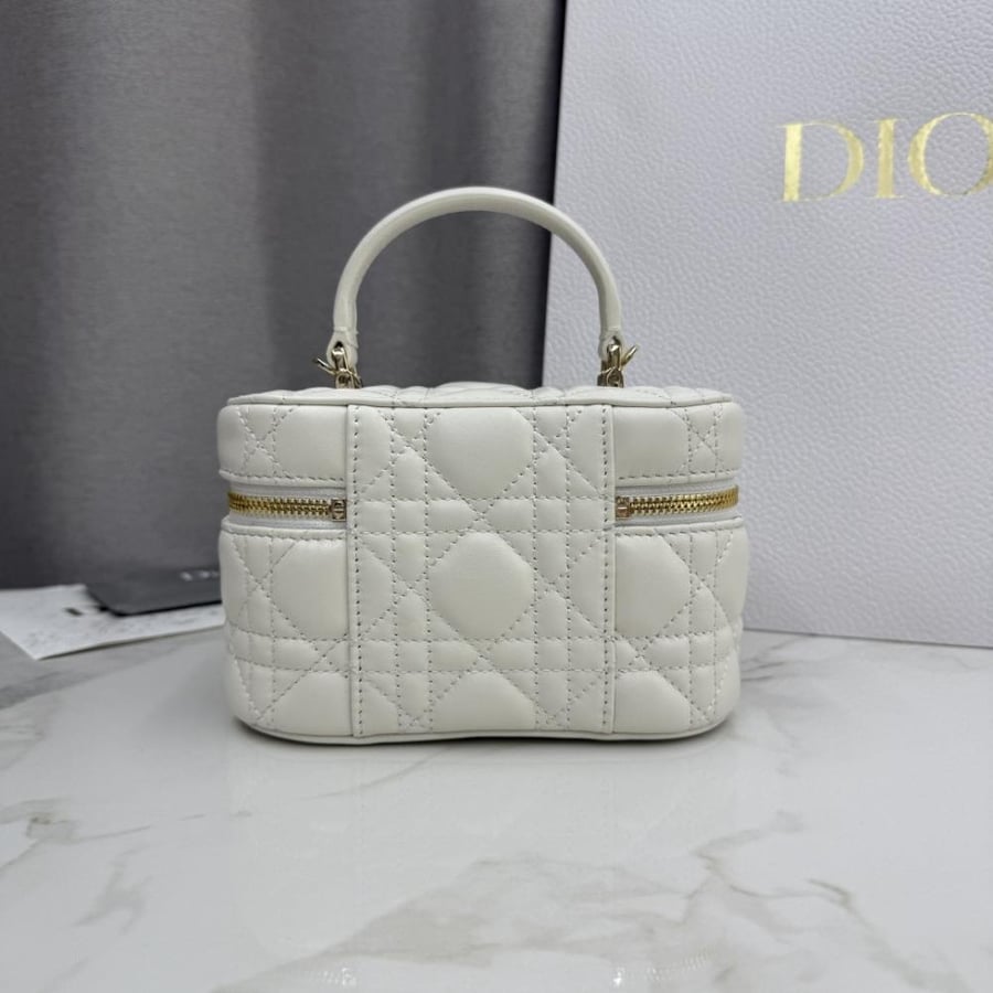 Diors size 17/10.5 cm