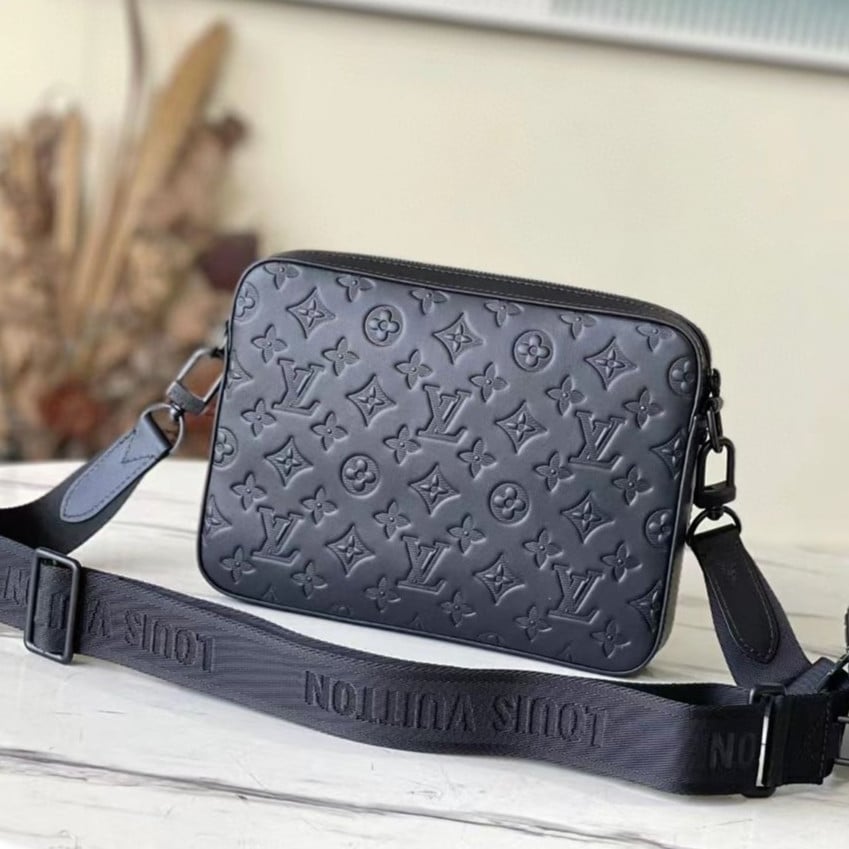 Louis Vuitton size 25 cm