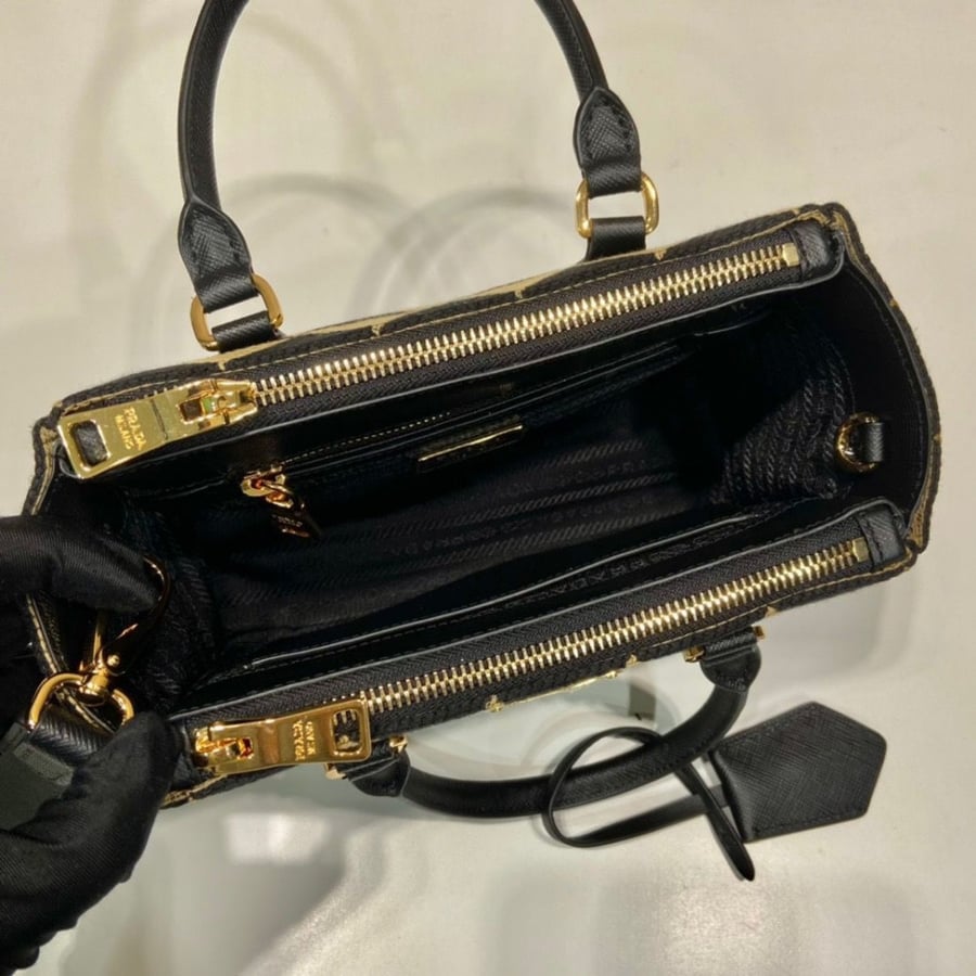 Prada 20 cm size