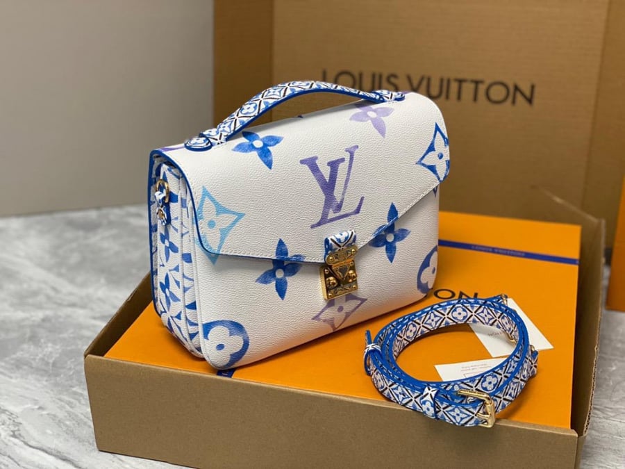 Louis Vuitton size 25 cm