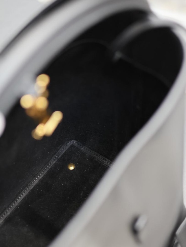 Saint Laurent size 26 cm