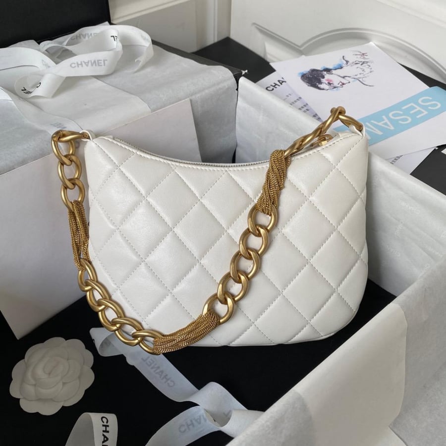 Chanel size 18 cm