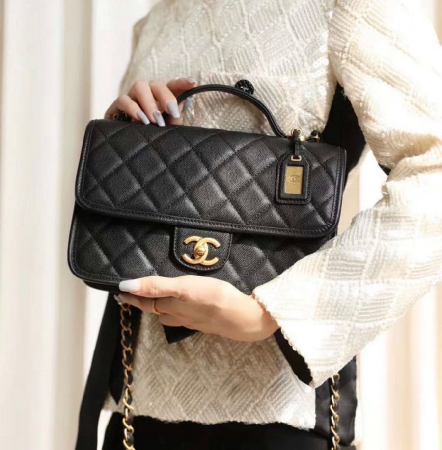 Chanel size 25 cm