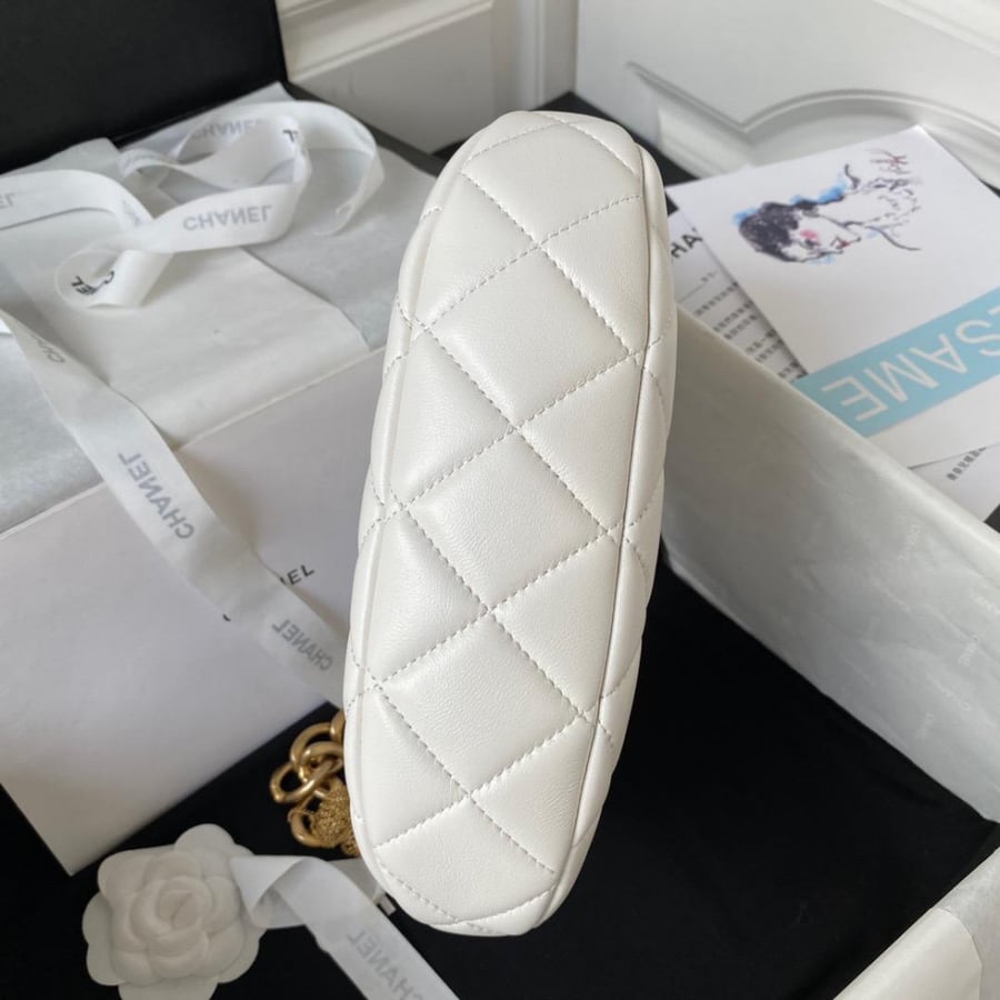 Chanel size 18 cm