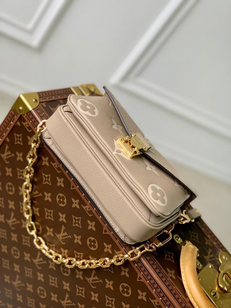 Louis Vuitton size 22 cm